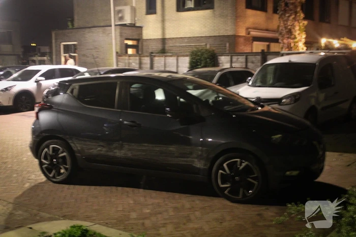 Auto flink beschadigd na achtervolging, inzittenden slaan op de vlucht