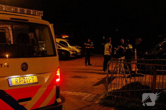 Auto flink beschadigd na achtervolging, inzittenden slaan op de vlucht