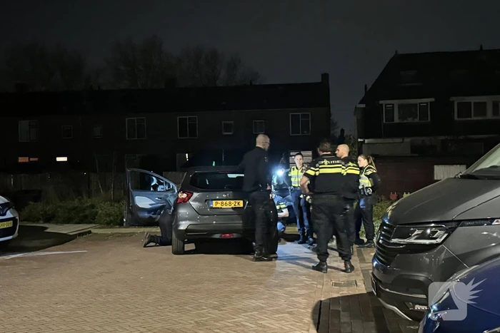 Auto flink beschadigd na achtervolging, inzittenden slaan op de vlucht
