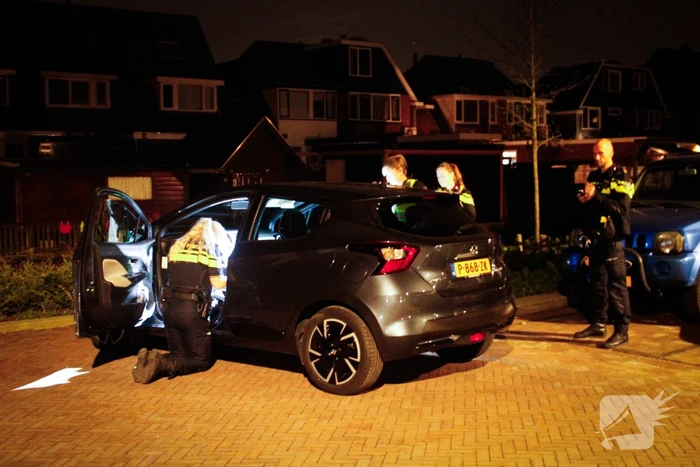 Auto flink beschadigd na achtervolging, inzittenden slaan op de vlucht