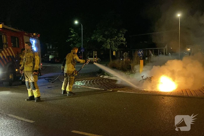 Opnieuw scooter in brand gestoken, politie start onderzoek