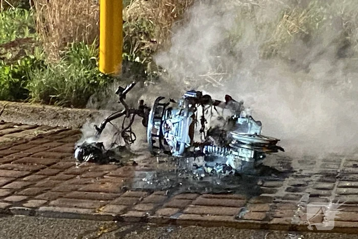 Opnieuw scooter in brand gestoken, politie start onderzoek