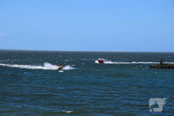 Hulpdiensten groots ingezet voor kitesurfer in de problemen