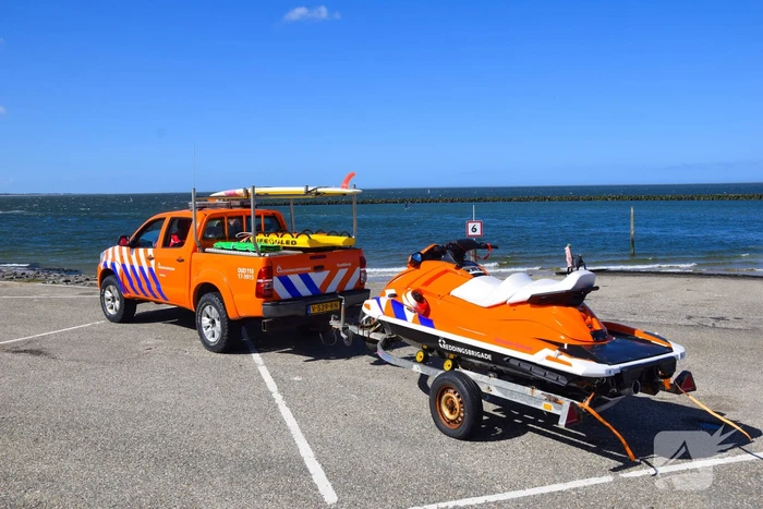 Hulpdiensten groots ingezet voor kitesurfer in de problemen