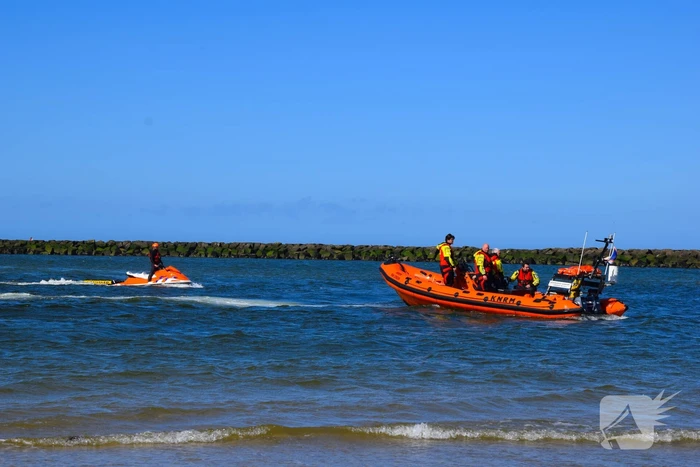 Hulpdiensten groots ingezet voor kitesurfer in de problemen