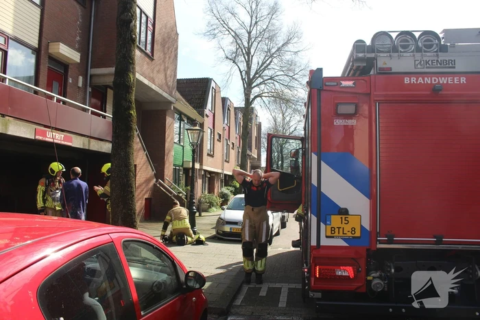 Grote schade door brandende scooter onder overkapping