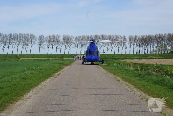 Sportvliegtuig maakt noodlanding in weiland
