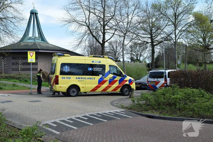 Fietser en voetganger botsen op oversteekplaats