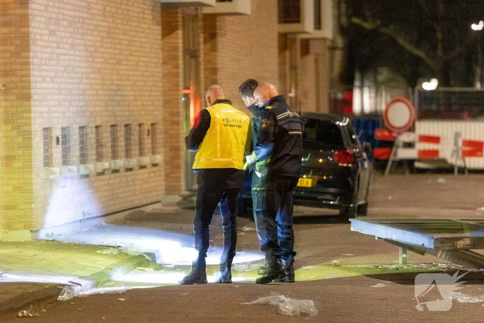 Pui uit portiek geblazen gigantische explosie