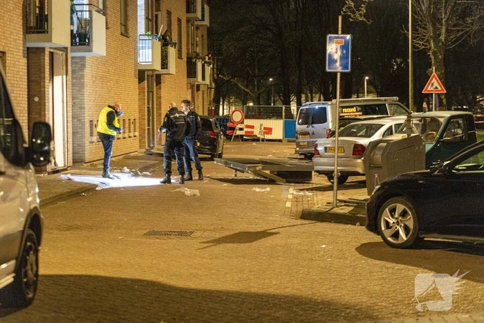Pui uit portiek geblazen gigantische explosie