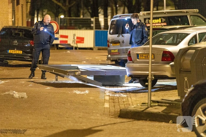 Pui uit portiek geblazen gigantische explosie