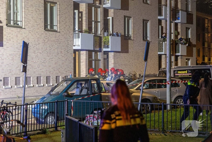 Pui uit portiek geblazen gigantische explosie