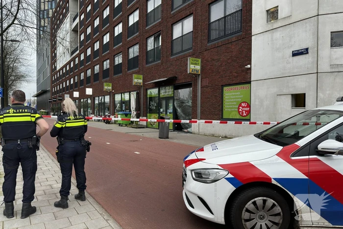 Veel schade bij ramkraak supermarkt
