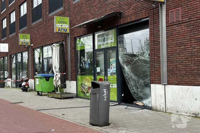 Veel schade bij ramkraak supermarkt