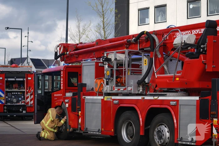 Brandweer groots ingezet voor brand in magnetron