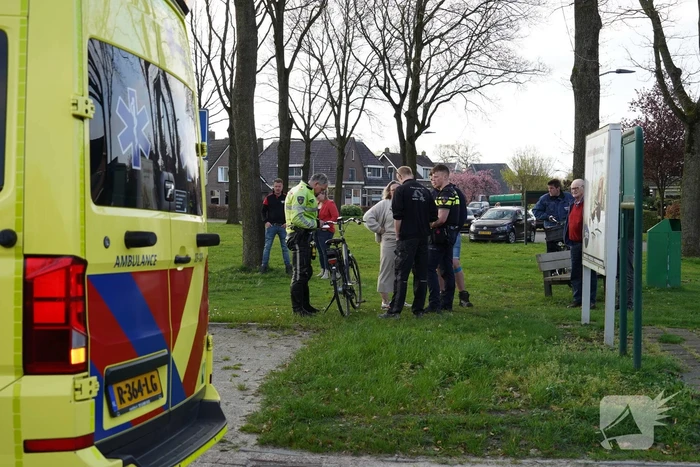 Meisje op fiets aangereden door auto