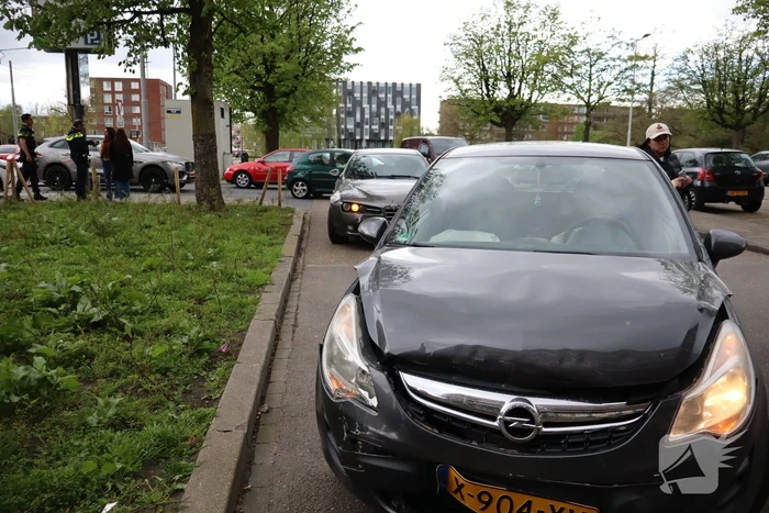 Flinke schade en lekkage na kop-staart botsing