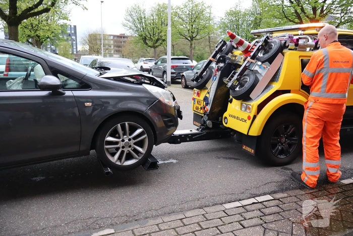 Flinke schade en lekkage na kop-staart botsing