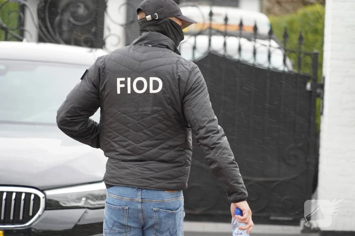 FIOD en douane doen inval bij woning