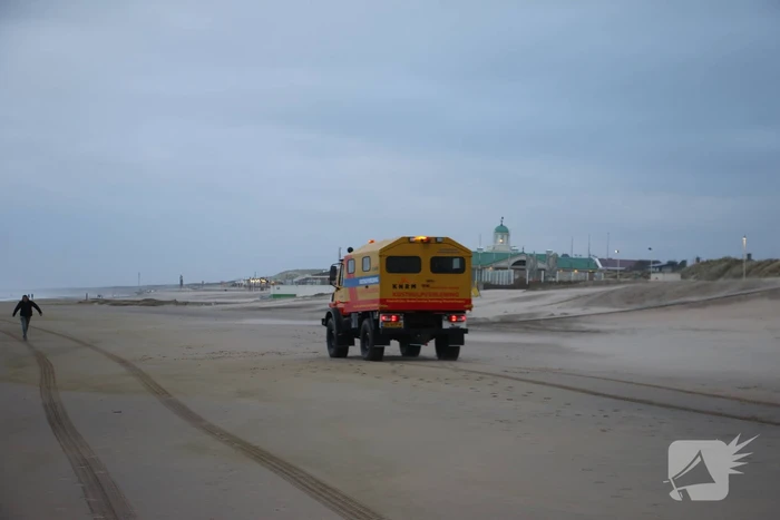 Grote zoekactie naar vermiste watersporter op ruwe zee