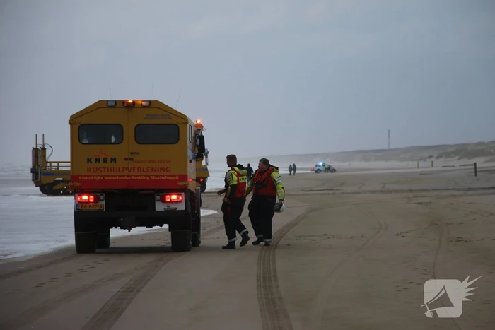 Grote zoekactie naar vermiste watersporter op ruwe zee
