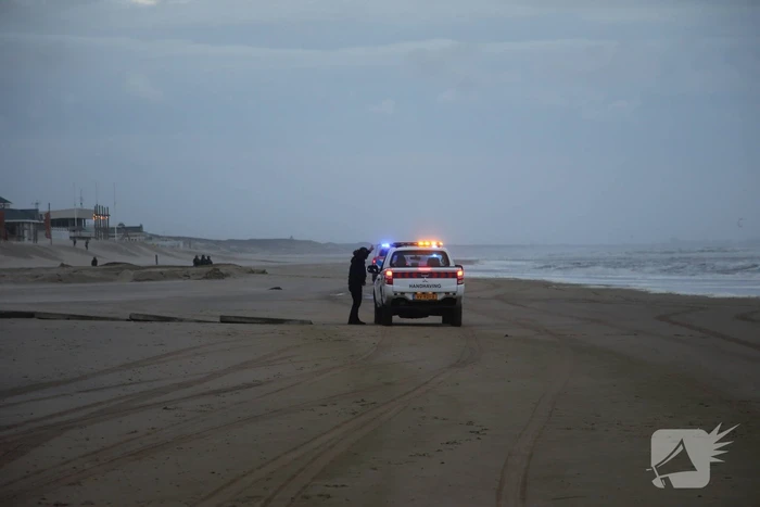 Grote zoekactie naar vermiste watersporter op ruwe zee