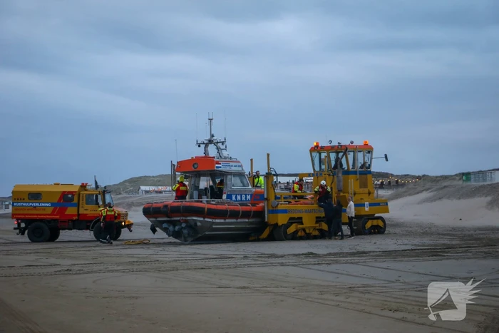 Grote zoekactie naar vermiste watersporter op ruwe zee