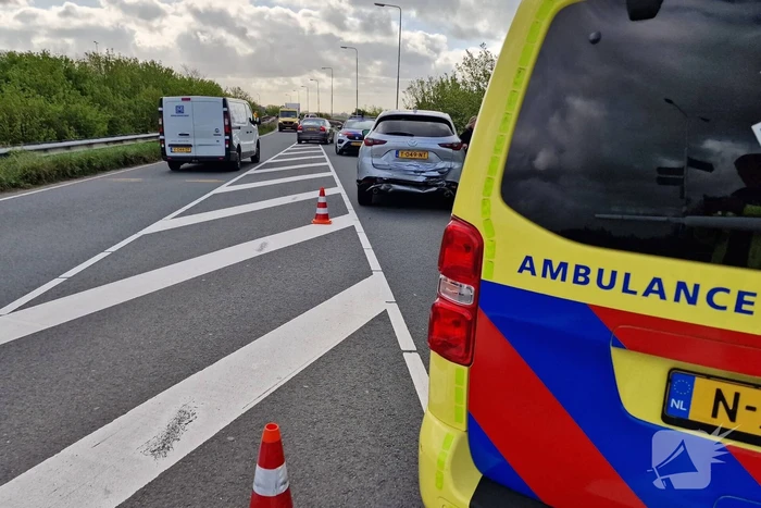 Veel schade na ongeval op afrit