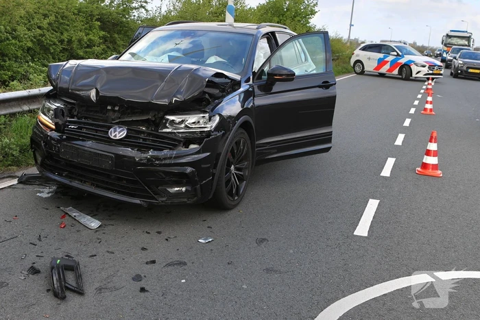 Veel schade na ongeval op afrit