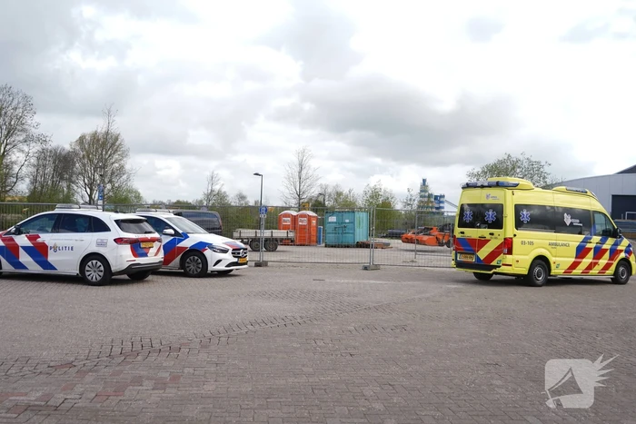 Grote inzet van hulpdiensten nadat auto te water raakt