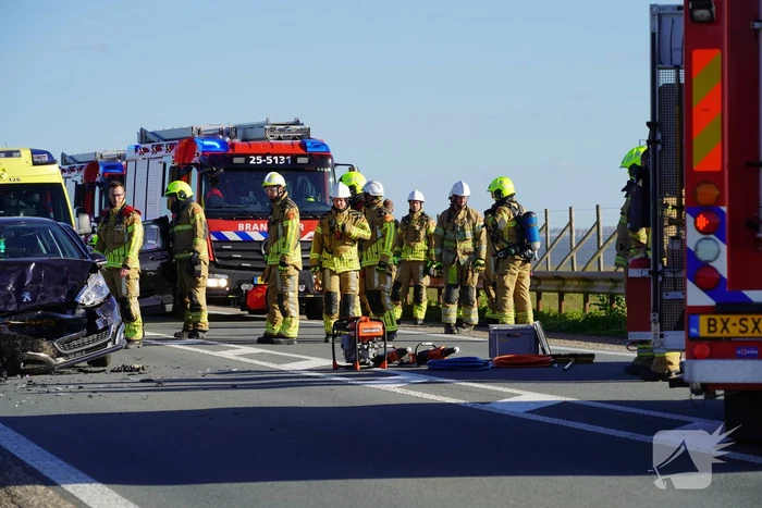 Twee gewonden bij flinke kop-staartbotsing