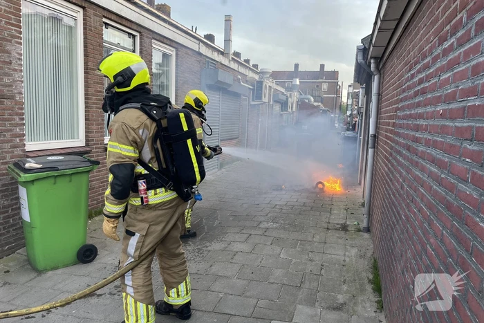 Kliko in brand tegen houten schuur