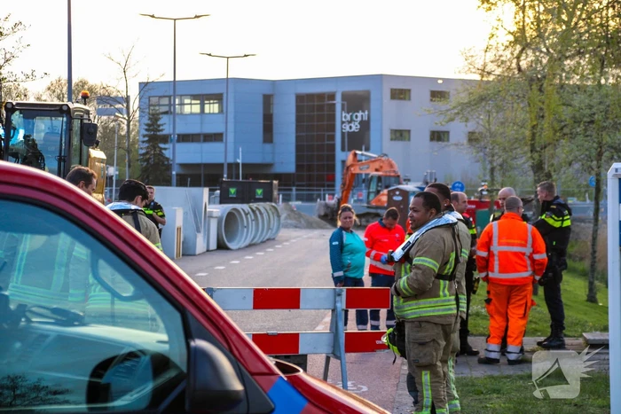 Veel hulpdiensten voor te water geraakte auto