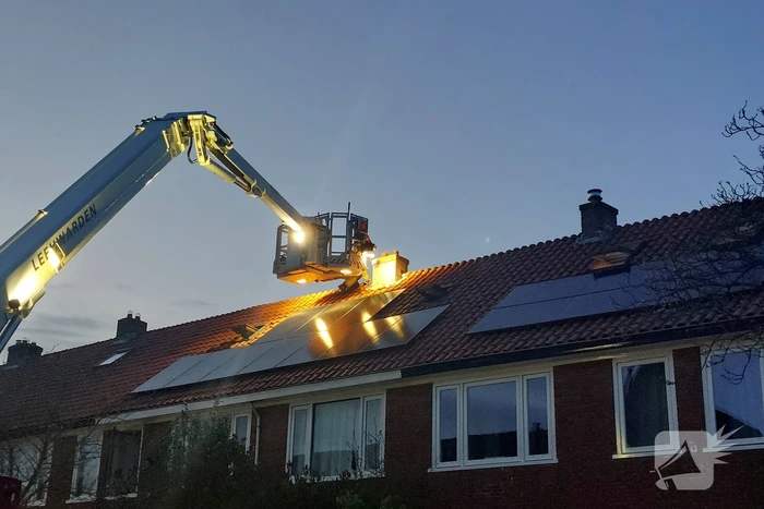 Rookontwikkeling bij brand op zolder van woning
