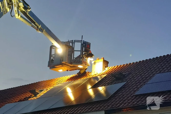 Rookontwikkeling bij brand op zolder van woning