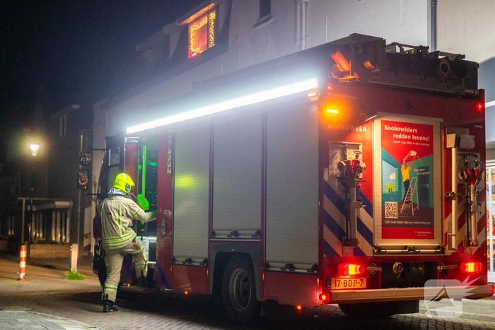 Man met verward gedrag steekt woning in brand