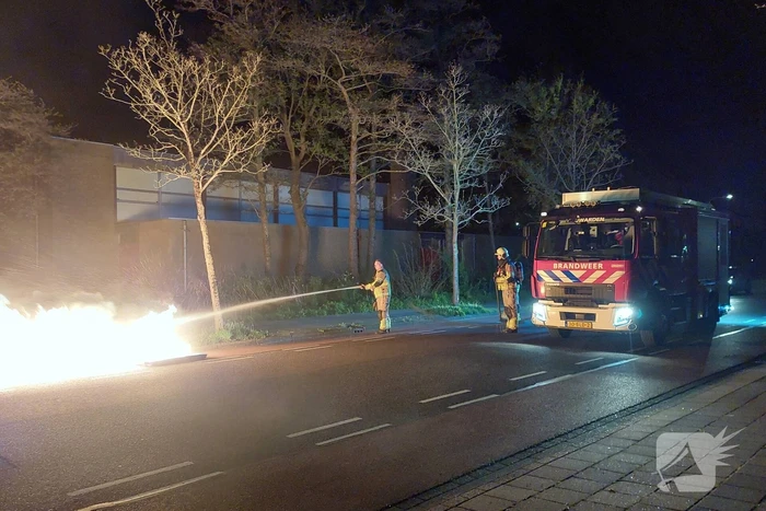 Huisvuilcontainer vat vlam