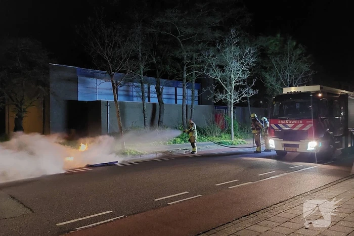 Huisvuilcontainer vat vlam
