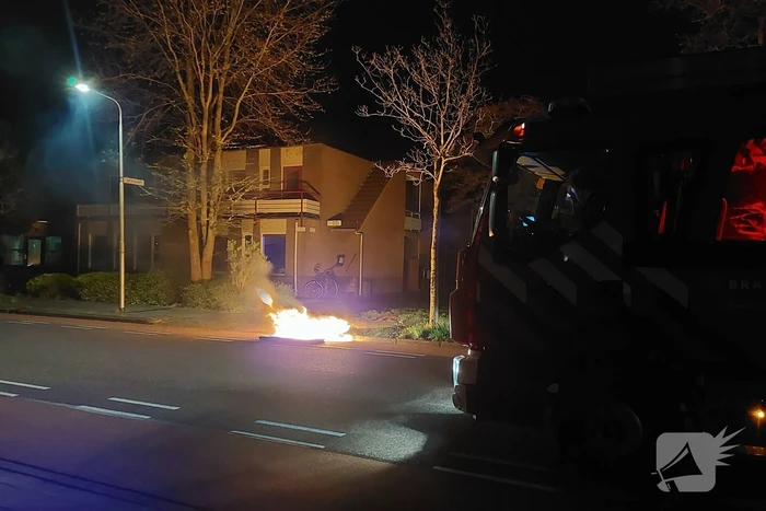 Huisvuilcontainer vat vlam