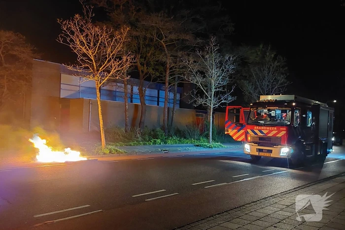 Huisvuilcontainer vat vlam