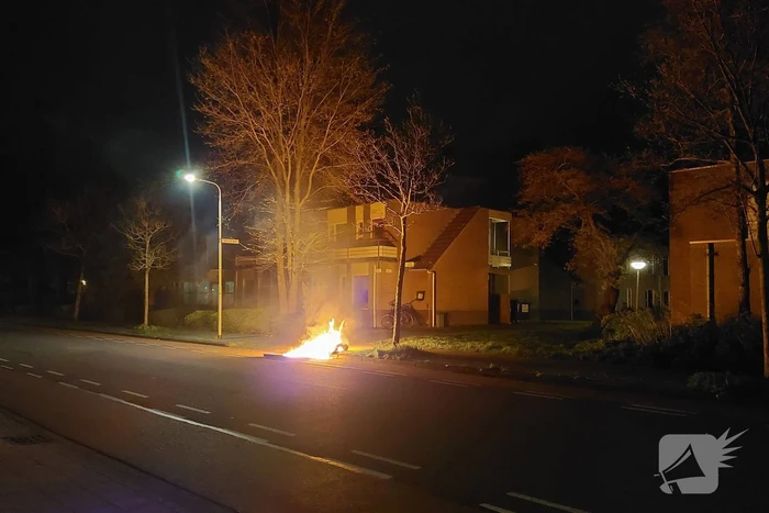 Huisvuilcontainer vat vlam