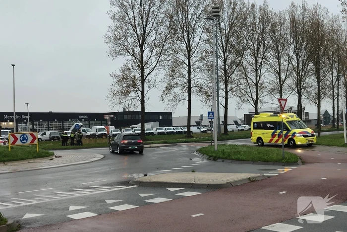 Fietser raakt gewond bij botsing met auto