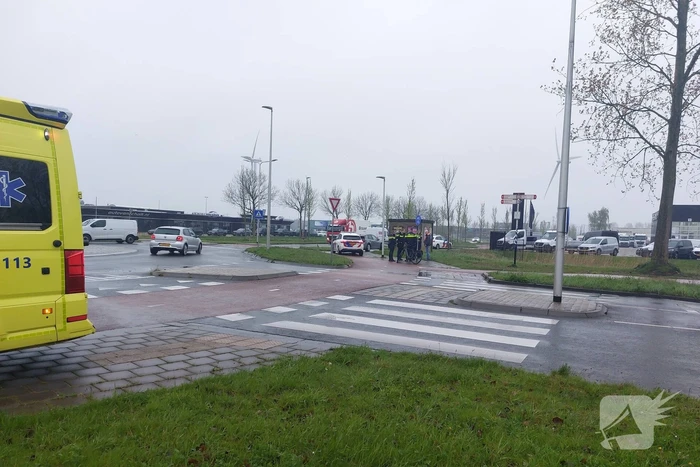 Fietser raakt gewond bij botsing met auto