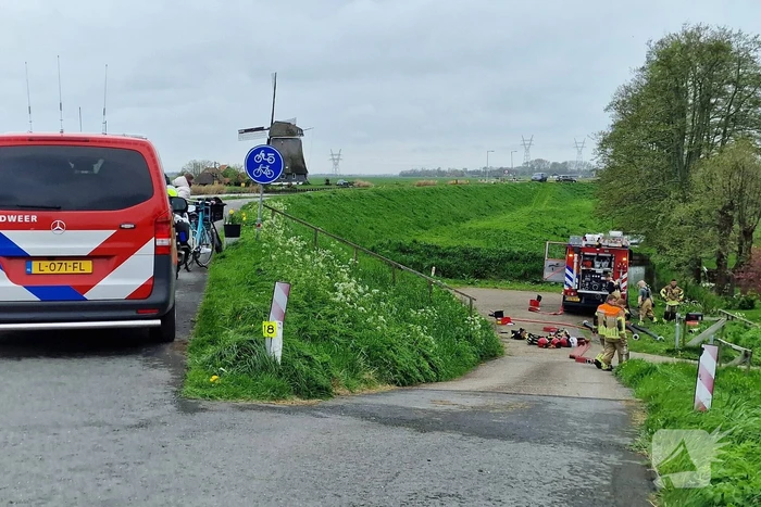 Twee auto's verwoest door brand in bijgebouw