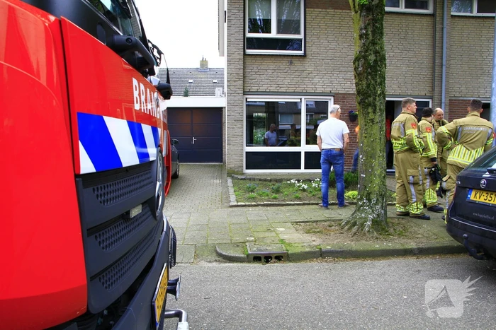 Onderzoek naar mogelijke gaslekkage in tuin
