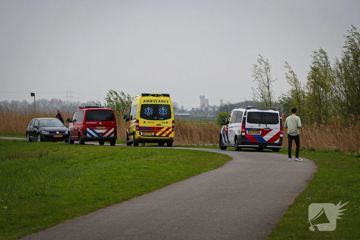 Overleden persoon aangetroffen bij strand