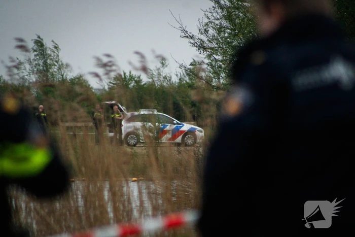 Overleden persoon aangetroffen bij strand