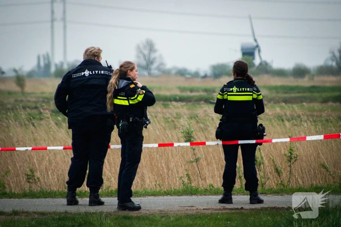 Overleden persoon aangetroffen bij strand