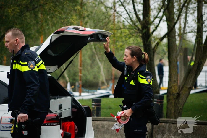 Overleden persoon aangetroffen bij strand