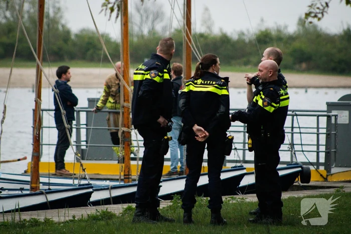 Overleden persoon aangetroffen bij strand